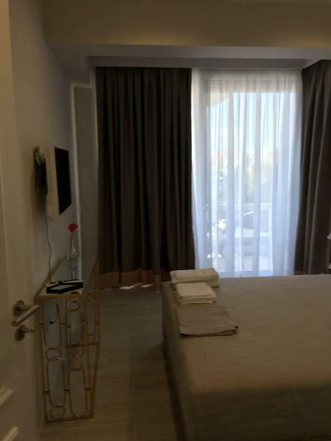 Onira Luxury Rooms Sarandë 0*,